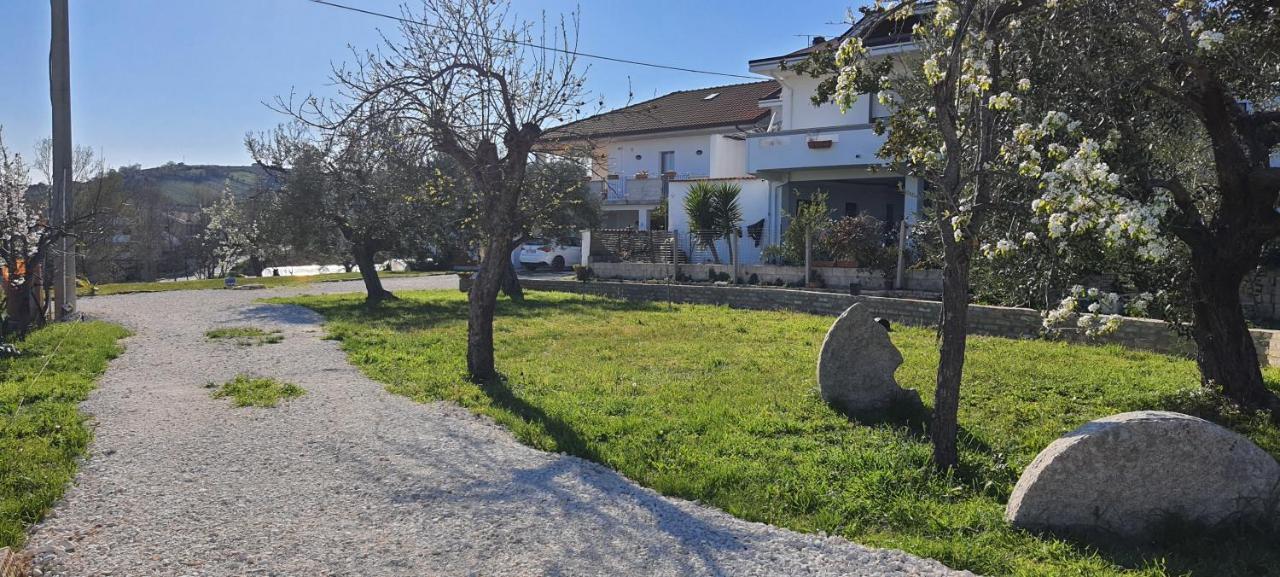 Casa Vacanze Cerreto 3 Miglianico Exterior photo